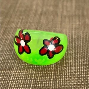 Vintage fun glow Green Floral Ring size 5 1/2